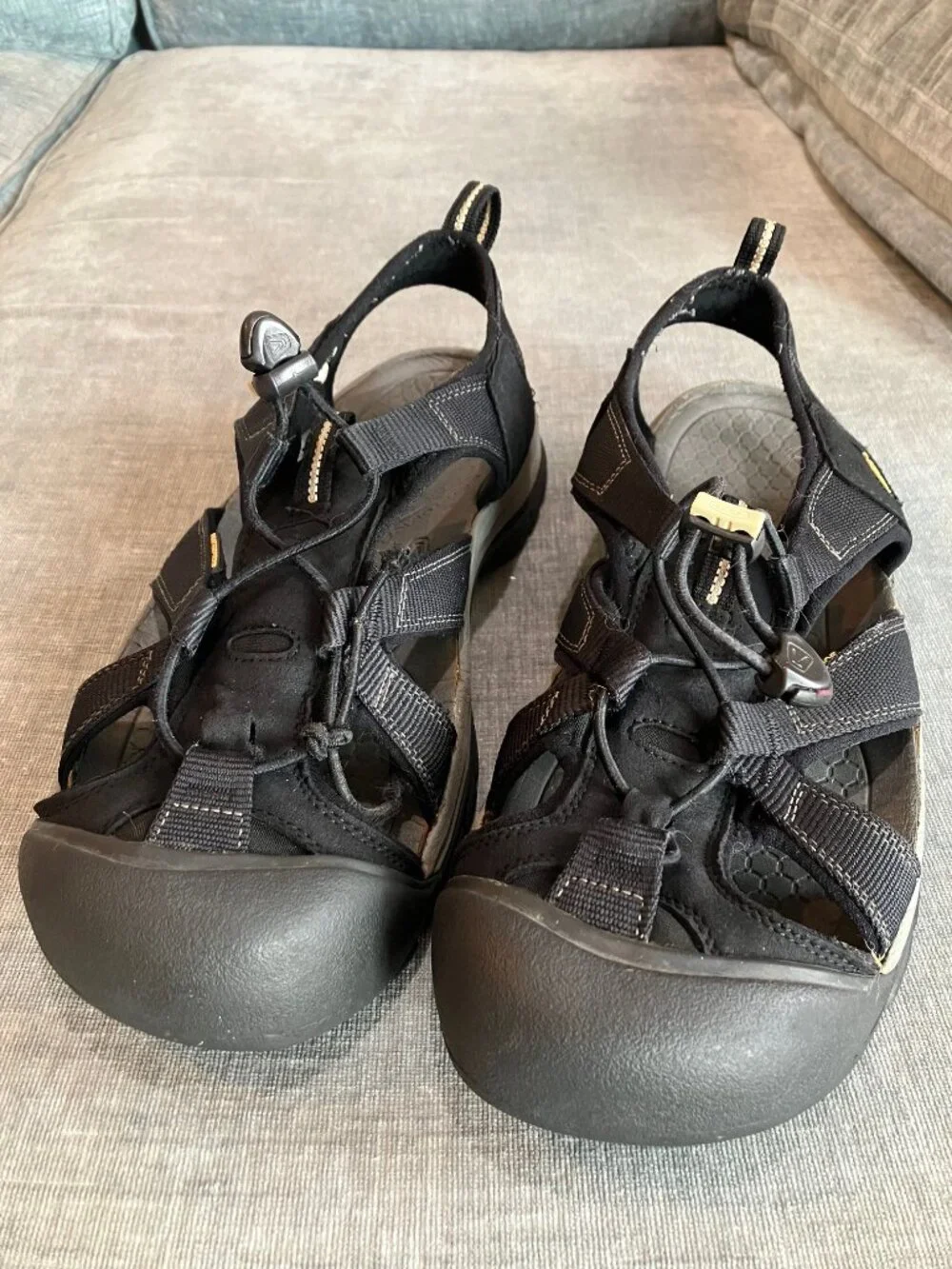 KEEN Newport H2 Mens 10.5 Black Hiking Water Sandals Closed Toe Outdoor Shoes